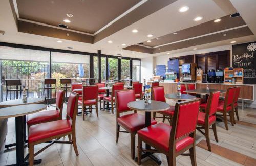 Castro Valley Hotel | Holiday Inn Express Castro Valley - I-580 by IHG