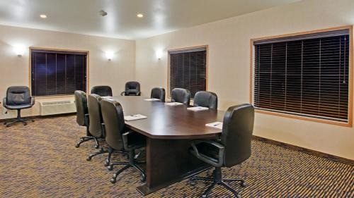 Swift Current Hotel | Holiday Inn Express Hotel & Suites Swift Current by IHG