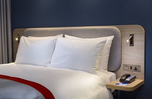 Cambourne Hotel | Holiday Inn Express Cambridge West Cambourne by IHG