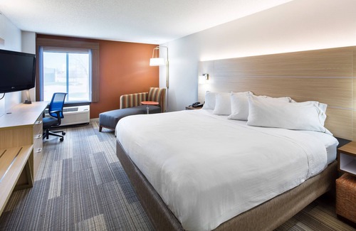 Cedar Rapids Hotel | Holiday Inn Express Cedar Rapids (Collins Rd) by IHG