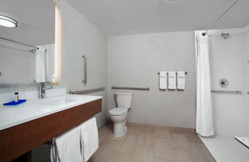 Charleston Hotel | Holiday Inn Express Charleston-Civic Center by IHG