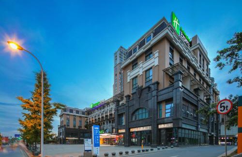 Jinjiang Hotel | Holiday Inn Express Chengdu East Railway by lHG - Near The World Games Gymnasium