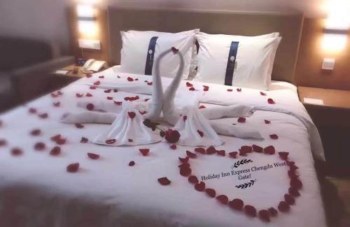 Jinniu Hotel | Holiday Inn Express Chengdu West Gate by IHG