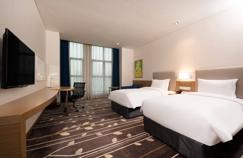 Chongqing University Town Hotel | Holiday Inn Express Chongqing University Town, an IHG Hotel