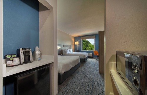 Cleveland Hotel | Holiday Inn Express Cleveland by IHG