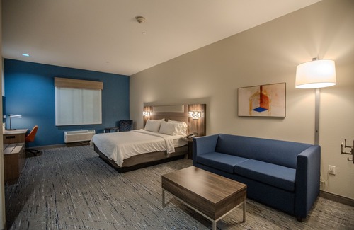 Cleveland Hotel | Holiday Inn Express Cleveland by IHG