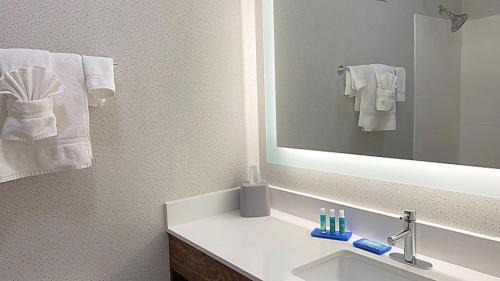 Dentsville Hotel | Holiday Inn Express Columbia NE - Fort Jackson by IHG