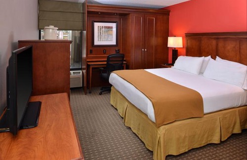 Crestwood Hotel | Holiday Inn Express Crestwood