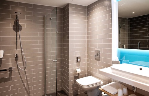 Lichtenbroich Hotel | Holiday Inn Express Düsseldorf Airport by IHG