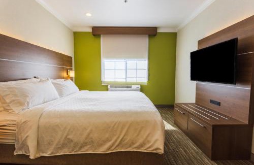 Davis Hotel | Holiday Inn Express Davis-University Area by IHG