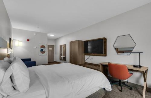 Crystal Beach Hotel | Holiday Inn Express Destin E - Commons Mall Area by IHG