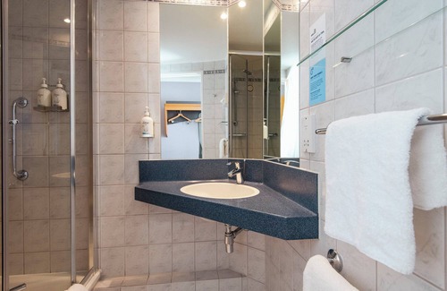 Bothamsall Hotel | Holiday Inn Express East Midlands Airport by IHG