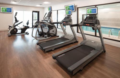 Peoria Hotel | Holiday Inn Express East Peoria - Riverfront by IHG