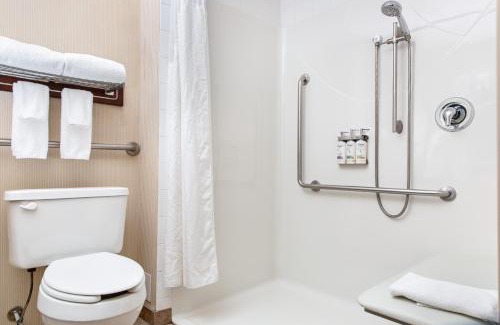 Northeast Edmonton Hotel | Holiday Inn Express Edmonton North by IHG
