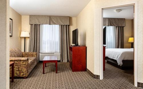 Northeast Edmonton Hotel | Holiday Inn Express Edmonton North by IHG