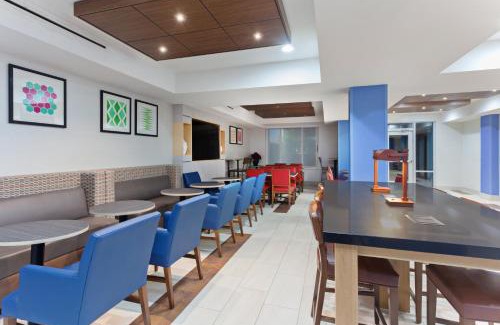 Laguna West-Lakeside Hotel | Holiday Inn Express Elk Grove West I-5 by IHG