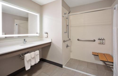 Fremont Hotel | Holiday Inn Express Fremont by IHG