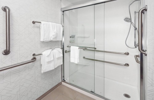 Fremont Hotel | Holiday Inn Express Fremont by IHG