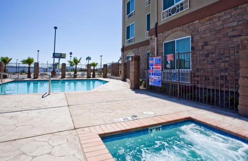 Raisin Hotel | Holiday Inn Express Fresno South by IHG