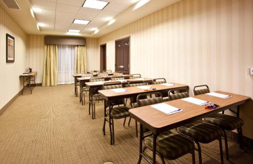 Raisin Hotel | Holiday Inn Express Fresno South by IHG