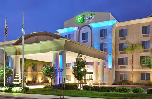 Raisin Hotel | Holiday Inn Express Fresno River Park Highway 41