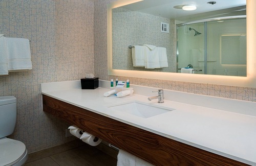 Northwest Anaheim Hotel | Holiday Inn Express Fullerton - Anaheim by IHG