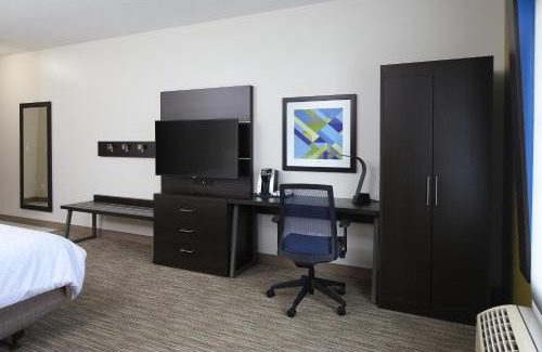 Grandville Hotel | Holiday Inn Express Grand Rapids Southwest by IHG