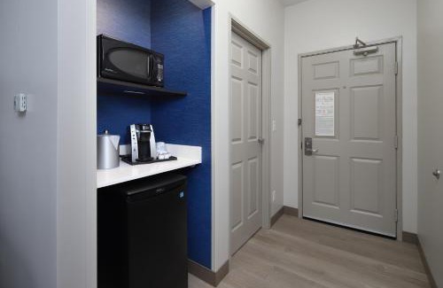 Grandville Hotel | Holiday Inn Express Grand Rapids Southwest by IHG