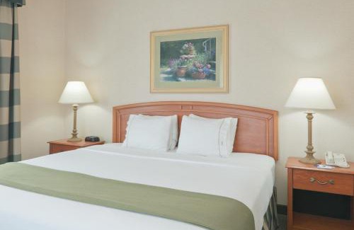 Greensburg Hotel | Holiday Inn Express Greensburg by IHG