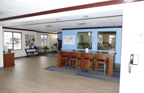 Greensburg Hotel | Holiday Inn Express Greensburg by IHG