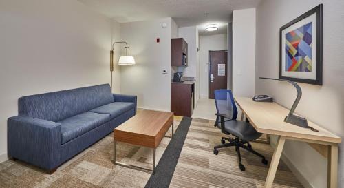 Medford Hotel | Holiday Inn Express Hotel & Suites Medford-Central Point by IHG