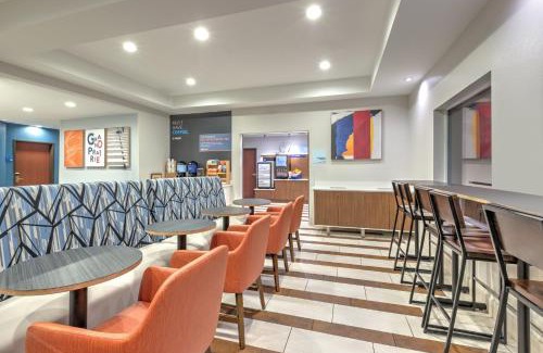 Grand Prairie Hotel | Holiday Inn Express Hotel & Suites Dallas - Grand Prairie I-20 by IHG
