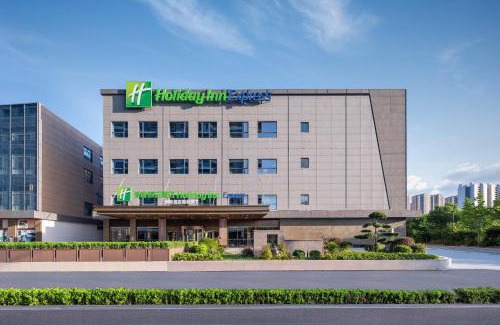 Hai'an Hotel | Holiday Inn Express Hai'an Railway Station by IHG