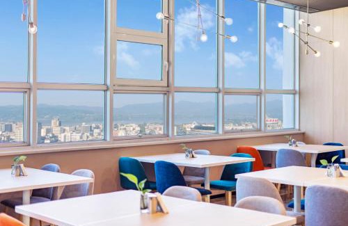 Downtown Hangzhou Hotel | Holiday Inn Express Hangzhou Westlake East by IHG