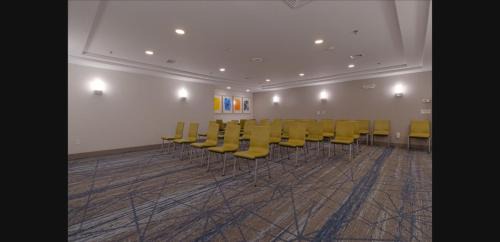 Newington Hotel | Holiday Inn Express Hartford-Newington by IHG