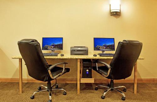 Chesterfield Hotel | Holiday Inn Express Hotel & Suites Chesterfield - Selfridge Area by IHG