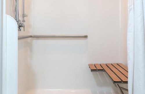 Clifton Park Hotel | Holiday Inn Express Hotel & Suites Clifton Park by IHG
