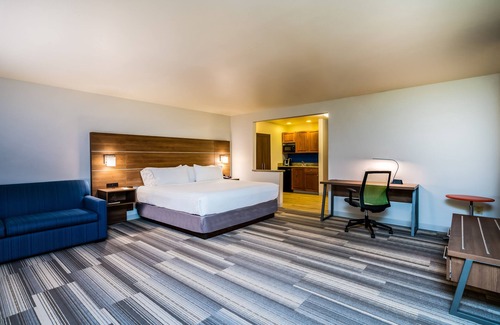 Redwood Hotel | Holiday Inn Express Hotel & Suites Rocky Mount by IHG