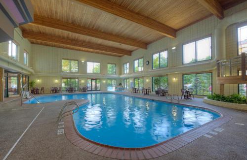Holland Hotel | Holiday Inn Express Holland by IHG
