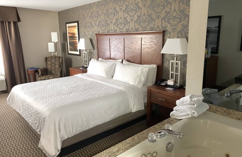 Holland Hotel | Holiday Inn Express Holland by IHG