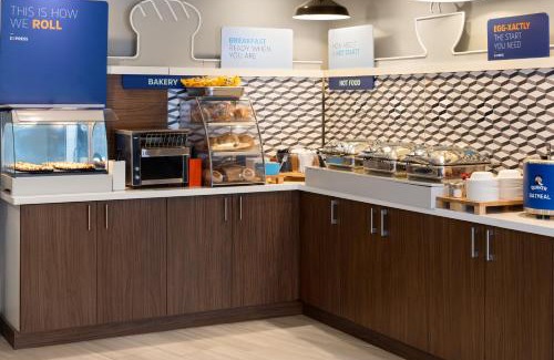 Brattleboro Hotel | Holiday Inn Express Hotel & Suites Brattleboro by IHG
