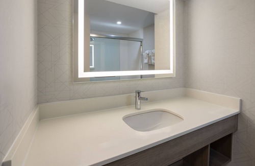 Brattleboro Hotel | Holiday Inn Express Hotel & Suites Brattleboro by IHG