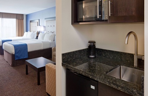 Fort Dodge Hotel | Holiday Inn Express Hotel & Suites Fort Dodge by IHG