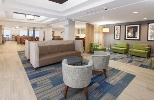 Lake Zurich Hotel | Holiday Inn Express Hotel & Suites Lake Zurich-Barrington by IHG