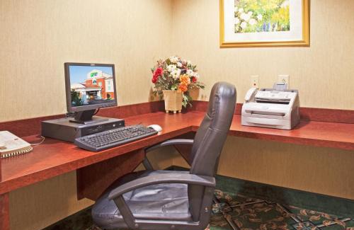Lenoir City Hotel | Holiday Inn Express Hotel & Suites Lenoir City Knoxville Area by IHG