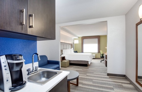 Clewiston Hotel | Holiday Inn Express Hotel & Suites Clewiston by IHG