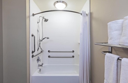 Eagle Pass Hotel | Holiday Inn Express Hotel & Suites Eagle Pass by IHG