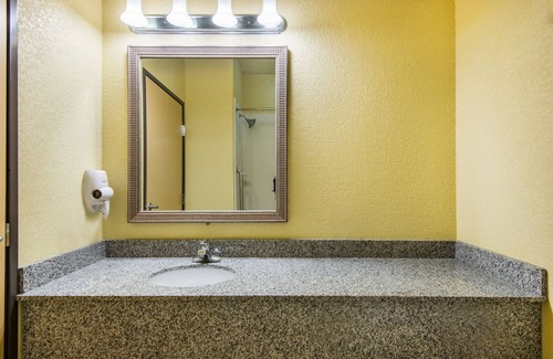 El Dorado Hotel | Holiday Inn Express Hotel & Suites El Dorado, Kansas by IHG