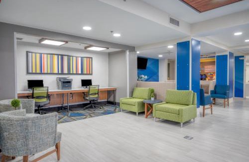 Greenville Hotel | Holiday Inn Express Hotel & Suites Greenville by IHG