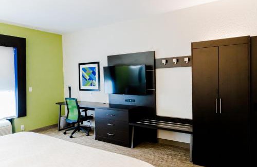 Greenville Hotel | Holiday Inn Express Hotel & Suites Greenville by IHG